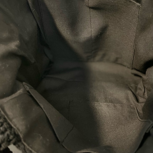 Red and Black EUC Crochet Tote Bag w/key ring inside no callouts - Picture 9 of 10